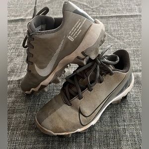 Boys baseball cleats